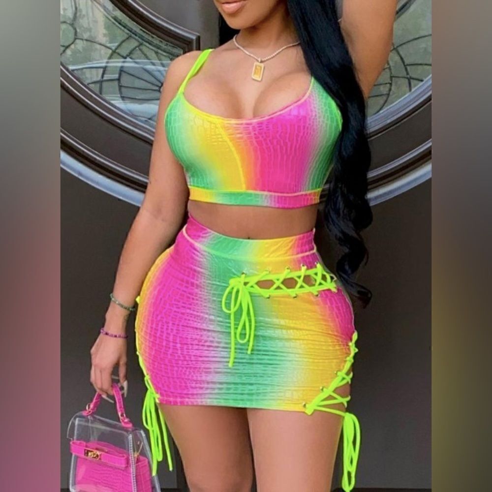 Chic Gradient Crocodile Color Crop Top & Eyelet Lace-Up Skirt Set